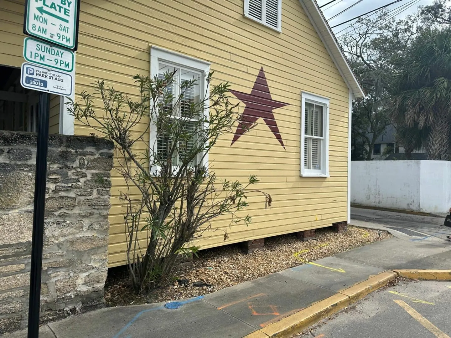 Charlie Robles ⭐️⭐️⭐️⭐️⭐️