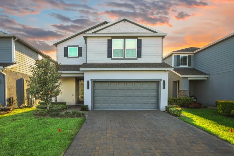 Top exterior home colors for Florida homes in 2026 with coastal neutral and tropical accent shades