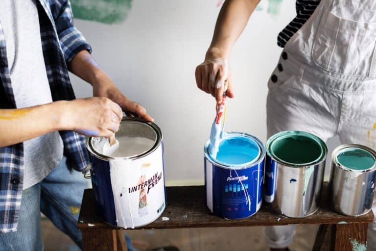 Peopl renovating the house